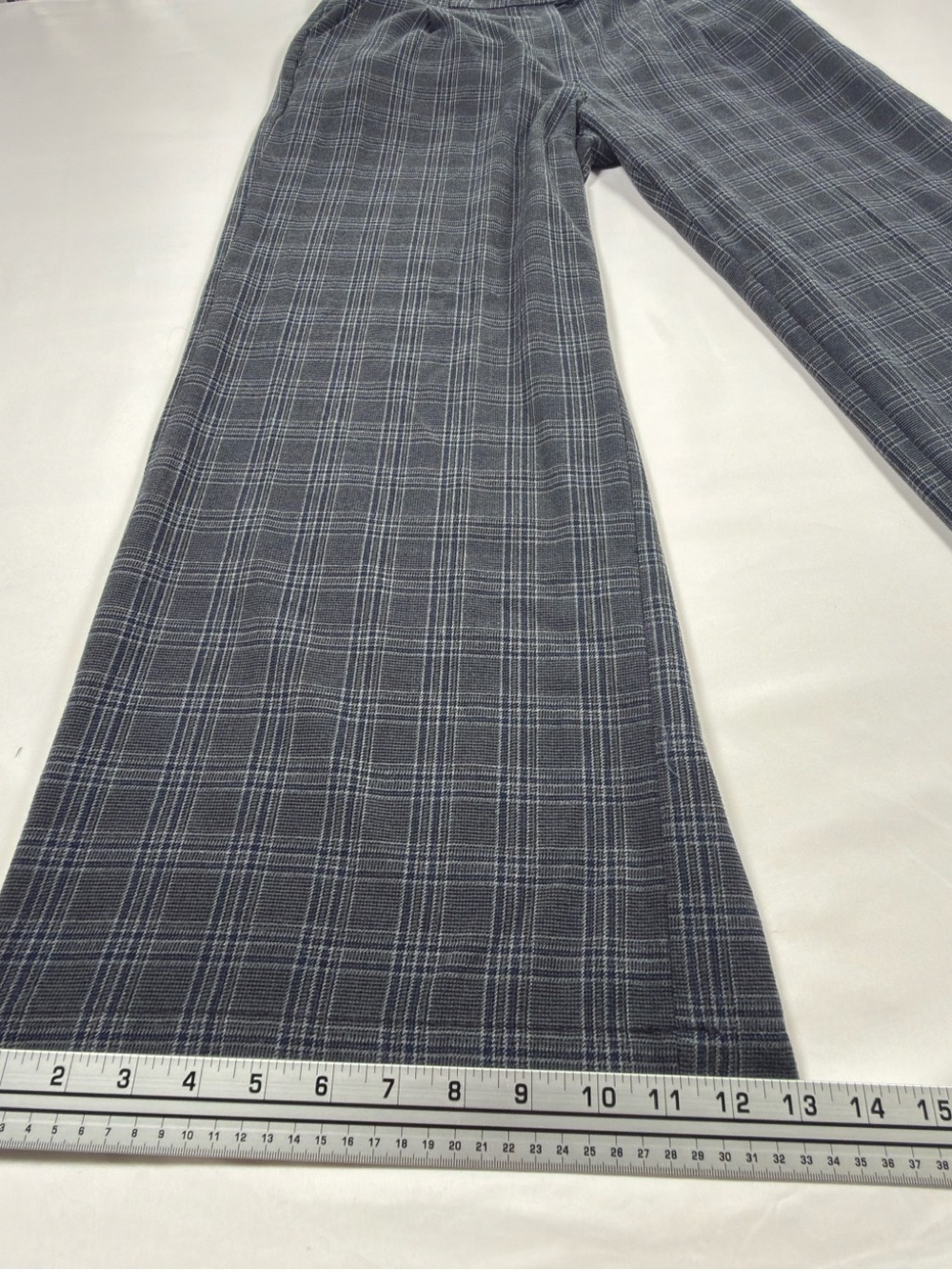 American Eagle Outfitters Grey Plaid Wide-Leg Pants - Picture 7 of 9